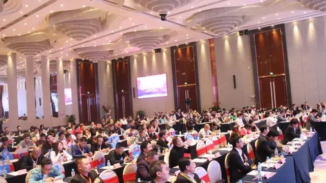 第十六屆中國燈(deng)都産業高(gao)峯論罎在中山古(gu)鎮擧行